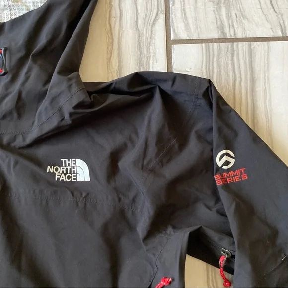 NWOT The North Face Summit Series weatherproof HyVent